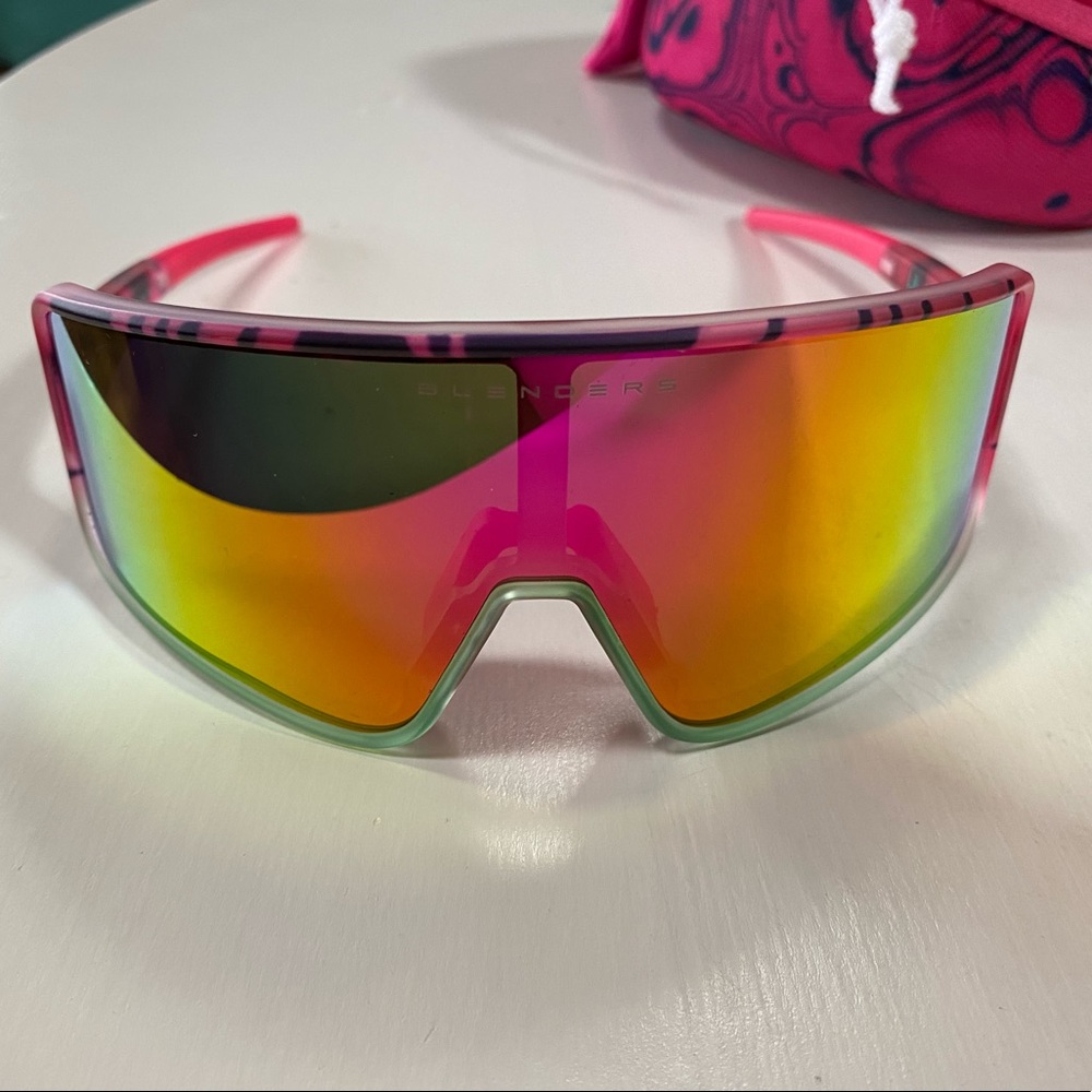 Blenders Eyewear - Buttery Bros NWT